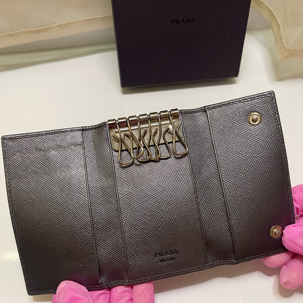 Prada Gunmetal Saffiano Key Holder / Card Tri-Fold Organizer Unisex - Picture 8 of 13